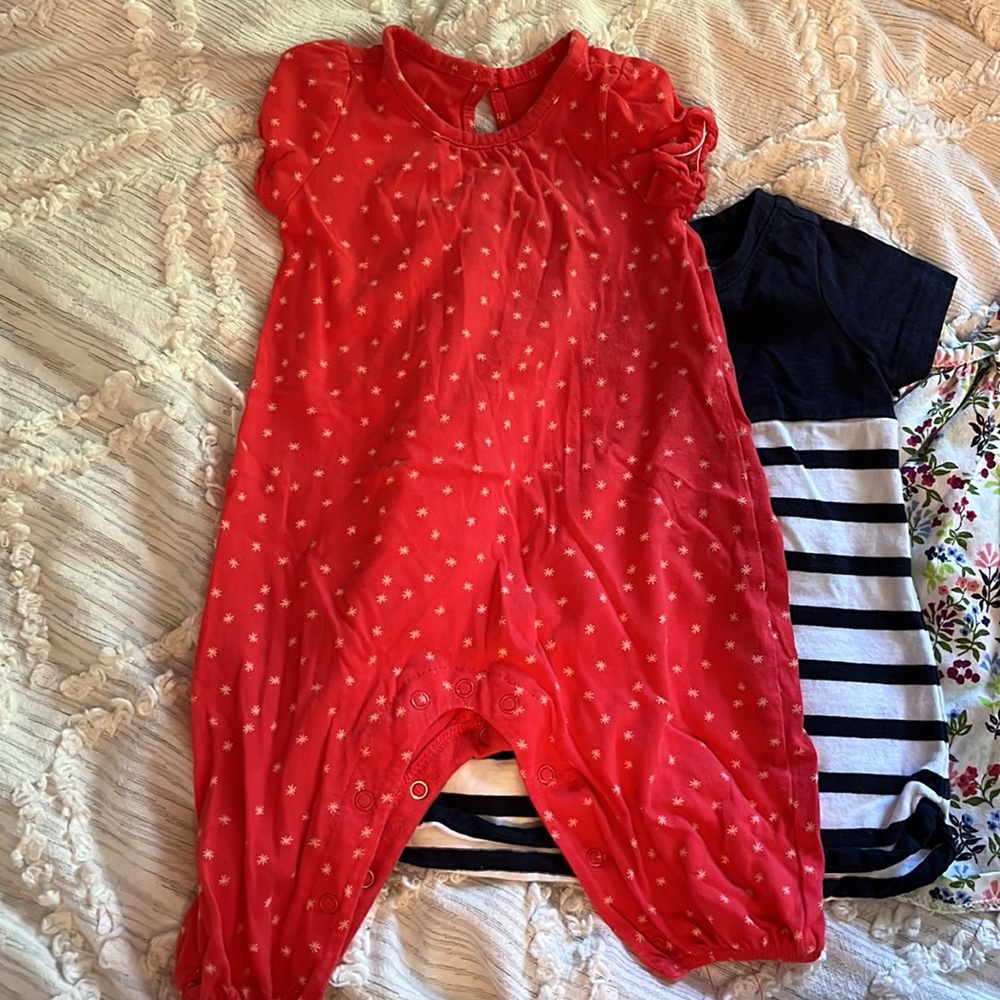 4 Baby Gap outfits (3 dresses, one romper) - Picture 2 of 11